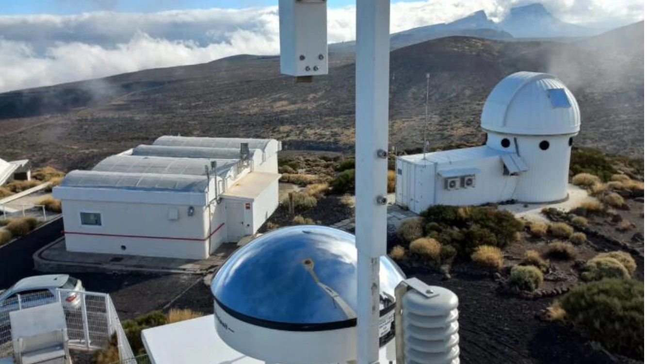 Sky InSight Sky Camera am Teide-Observatorium in Spanien, um die optische Kommunikation per Laser zu verbessern.